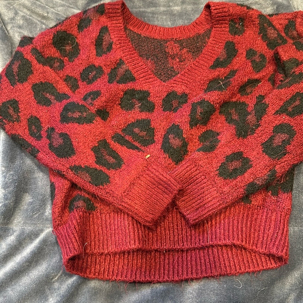 Size small burgundy PINK sweater EUC